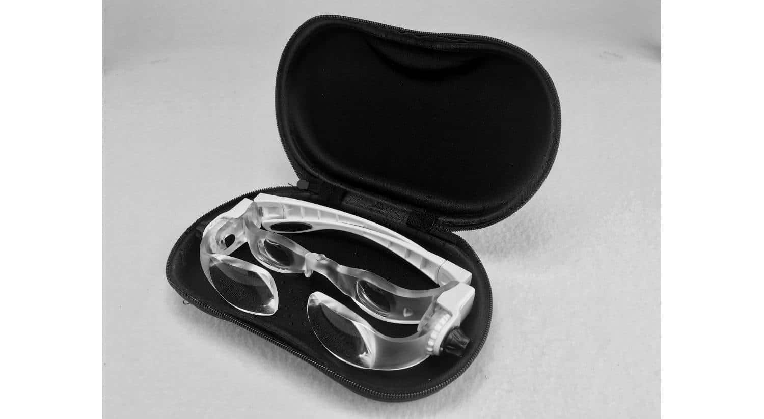 Lunettes loupe Focus de lecture dans sa pochette